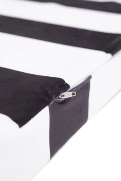 RNT By Really Nice Things Têtes De Lit Tête De Lit En Velours Et Mousse Imprimé à Franges Blanches Et Noires. 13 RNT By Really Nice Things Têtes De Lit Tête De Lit En Velours Et Mousse Imprimé à Franges Blanches Et Noires. -Surmatelas Soldes Magasin tete de lit en velours et mousse imprime a franges blanches et noires 5