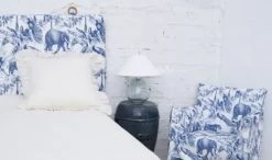 RNT By Really Nice Things Têtes De Lit Tête De Lit En Velours Et Mousse Imprimé à Safari Bleu Et Blanc. -Surmatelas Soldes Magasin tete de lit en velours et mousse imprime a safari bleu et blanc 2