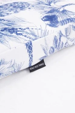 RNT By Really Nice Things Têtes De Lit Tête De Lit En Velours Et Mousse Imprimé à Safari Bleu Et Blanc. -Surmatelas Soldes Magasin tete de lit en velours et mousse imprime a safari bleu et blanc 4